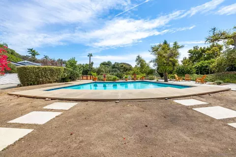 2357 Royal Crst, Escondido, CA 92025