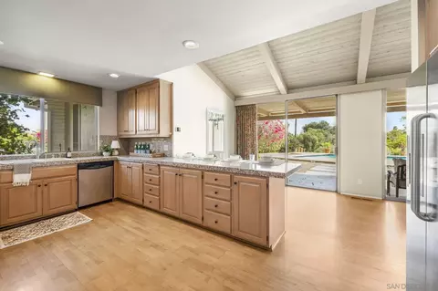Kitchen - 2357 Royal Crst, Escondido, CA 92025 photo 5 of 6