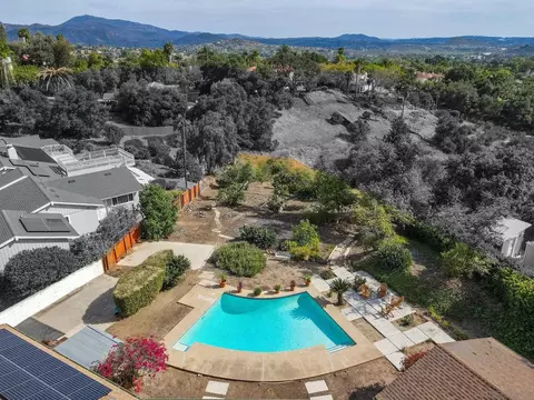View/Area - 2357 Royal Crst, Escondido, CA 92025 photo 4 of 7