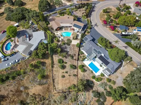 View/Area - 2357 Royal Crst, Escondido, CA 92025 photo 2 of 7