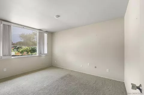 Bedroom - 2357 Royal Crst, Escondido, CA 92025 photo 3 of 4