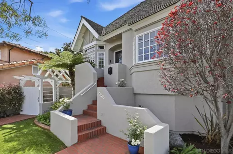 945 Bay Cir, Coronado, CA 92118