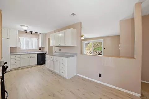Kitchen - 1580 Bitterroot Ct, San Marcos, CA 92069 photo 3 of 5