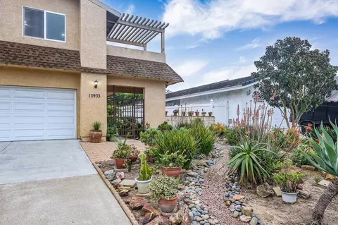 Exterior - 13933 Recuerdo Dr, Del Mar, CA 92014 photo 3 of 11