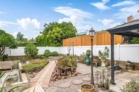 Exterior - 13933 Recuerdo Dr, Del Mar, CA 92014 photo 9 of 11