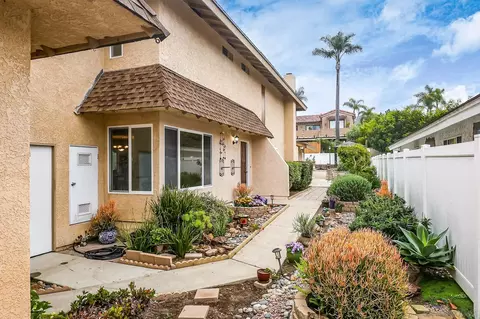 Exterior - 13933 Recuerdo Dr, Del Mar, CA 92014 photo 4 of 11