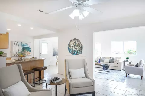 Living - 13933 Recuerdo Dr, Del Mar, CA 92014 photo 2 of 3