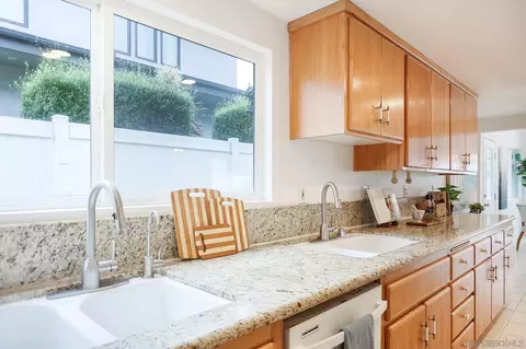 Kitchen - 13933 Recuerdo Dr, Del Mar, CA 92014 photo 2 of 2