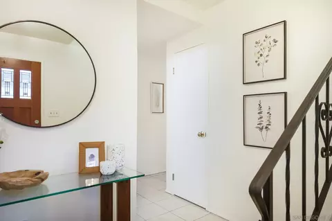 Entry Way - 13933 Recuerdo Dr, Del Mar, CA 92014 photo 1 of 2