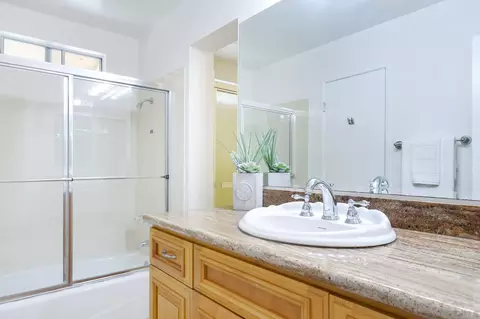 Bath - 13933 Recuerdo Dr, Del Mar, CA 92014 photo 4 of 4