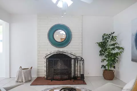 Living - 13933 Recuerdo Dr, Del Mar, CA 92014 photo 3 of 3