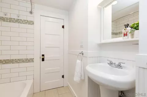 Bath - 8318-20 Allison, La Mesa, CA 91942 photo 2 of 4