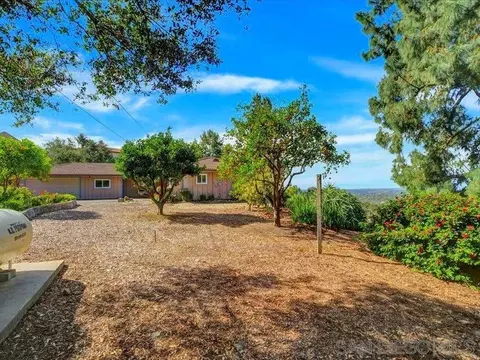 Exterior - 3360 Toyon Heights Dr, Fallbrook, CA 92028 photo 10 of 16