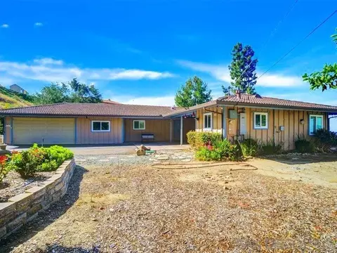 Exterior - 3360 Toyon Heights Dr, Fallbrook, CA 92028 photo 3 of 16