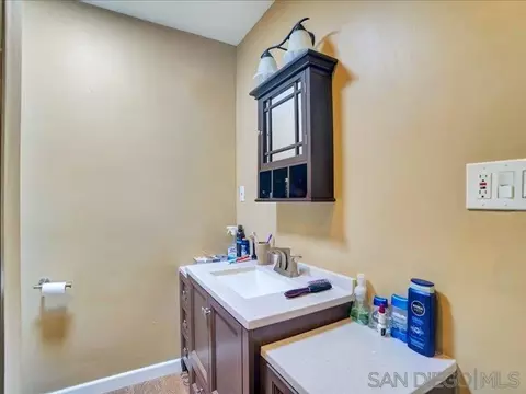 Bath - 3360 Toyon Heights Dr, Fallbrook, CA 92028 photo 2 of 5