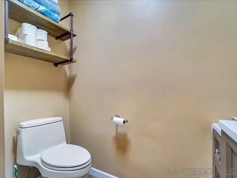 Bath - 3360 Toyon Heights Dr, Fallbrook, CA 92028 photo 5 of 5