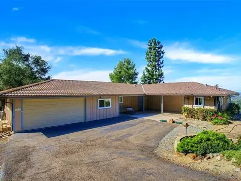 Exterior - 3360 Toyon Heights Dr, Fallbrook, CA 92028 photo 2 of 16