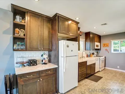 Kitchen - 3360 Toyon Heights Dr, Fallbrook, CA 92028 photo 3 of 5
