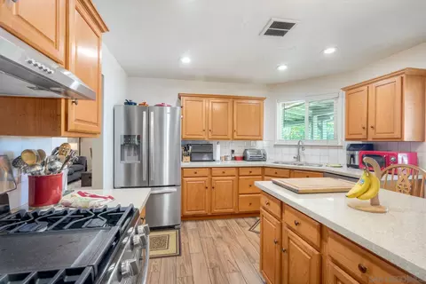 Kitchen - 13435 Ogunquit Ave, Poway, CA 92064 photo 7 of 8