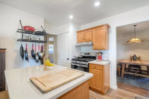 Kitchen - 13435 Ogunquit Ave, Poway, CA 92064 photo 4 of 8
