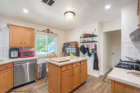 Kitchen - 13435 Ogunquit Ave, Poway, CA 92064 photo 2 of 8