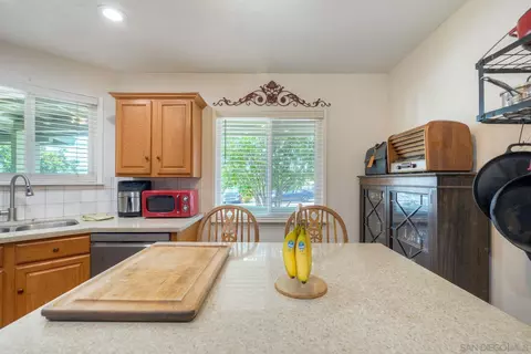 Kitchen - 13435 Ogunquit Ave, Poway, CA 92064 photo 5 of 8