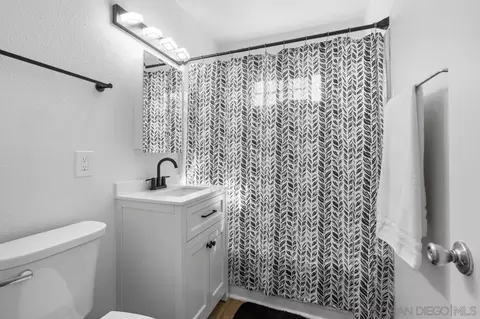 Bath - 8632 Atlas Vw, Santee, CA 92071 photo 1 of 1