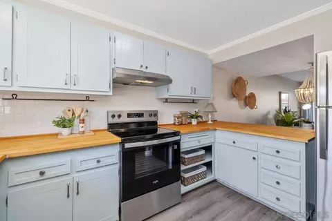 4264 Loma Riviera Ln, San Diego, CA 92110