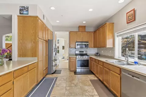 Kitchen - 2142 Hidden Mesa Rd, El Cajon, CA 92019 photo 2 of 2