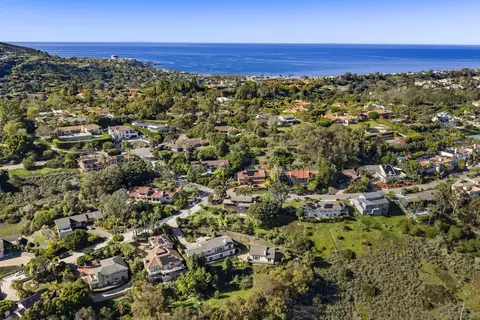 View/Area - 7875 Bellakaren Pl, La Jolla, CA 92037 photo 8 of 8