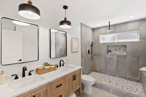 Bath - 7875 Bellakaren Pl, La Jolla, CA 92037 photo 1 of 5