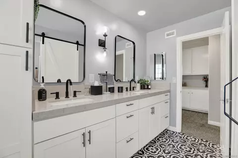 Bath - 12913 Evalyn Ct, Poway, CA 92064 photo 6 of 7