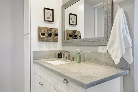 Bath - 12913 Evalyn Ct, Poway, CA 92064 photo 2 of 7