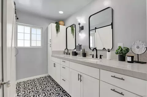 Bath - 12913 Evalyn Ct, Poway, CA 92064 photo 5 of 7