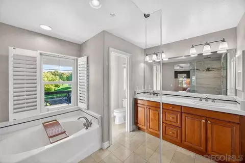 Bath - 4345 Shoreline Way #3, Oceanside, CA 92056 photo 4 of 6