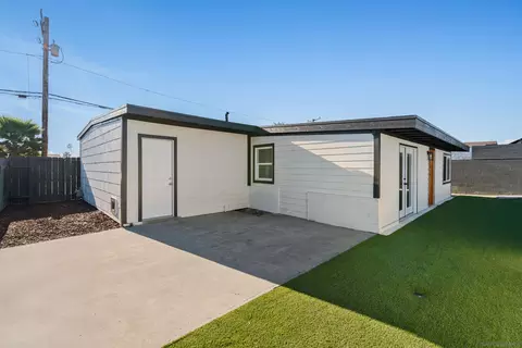 Exterior - 1426 Santa Rosa St, Oceanside, CA 92058 photo 14 of 28