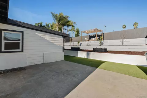 Exterior - 1426 Santa Rosa St, Oceanside, CA 92058 photo 16 of 28