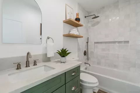 Bath - 1426 Santa Rosa St, Oceanside, CA 92058 photo 4 of 5