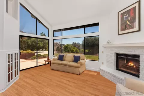 Living - 3453 Via Loma Vis, Escondido, CA 92029 photo 2 of 3