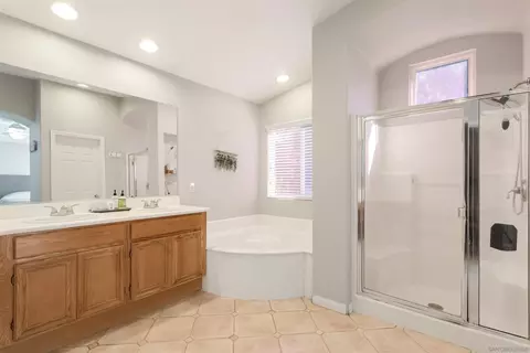 Bath - 45948 Via La Colorada, Temecula, CA 92592 photo 2 of 5