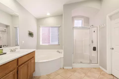 Bath - 45948 Via La Colorada, Temecula, CA 92592 photo 1 of 5