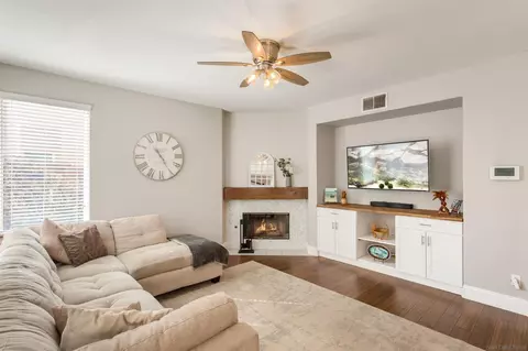 Living - 45948 Via La Colorada, Temecula, CA 92592 photo 2 of 2