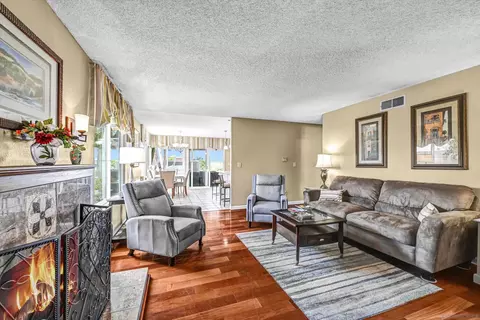 Living - 13856 Gorrion Ct, El Cajon, CA 92021 photo 3 of 5