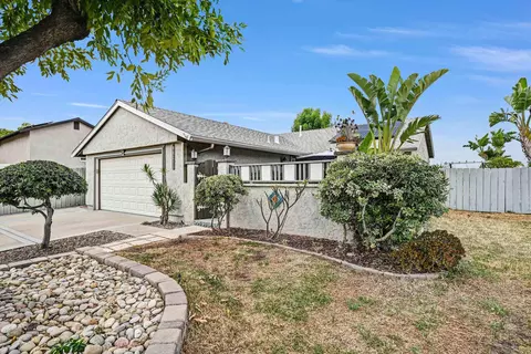 Exterior - 13856 Gorrion Ct, El Cajon, CA 92021 photo 2 of 9