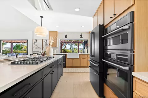 Kitchen - 1170 Rancho Encinitas Dr, Encinitas, CA 92024 photo 5 of 6