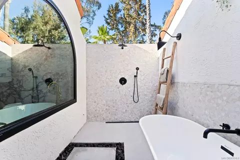 Bath - 1170 Rancho Encinitas Dr, Encinitas, CA 92024 photo 7 of 12