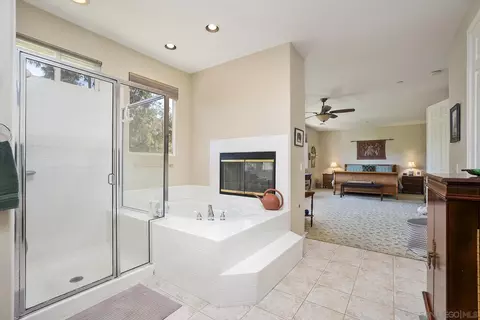 Bath - 2914 Stonefield Dr, Jamul, CA 91935 photo 2 of 4