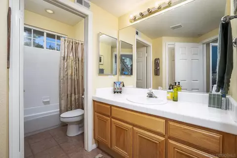 Bath - 2914 Stonefield Dr, Jamul, CA 91935 photo 4 of 4