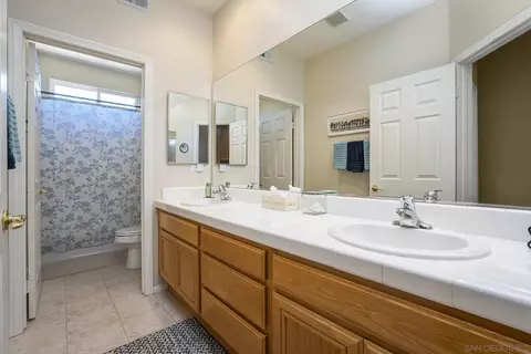 Bath - 2914 Stonefield Dr, Jamul, CA 91935 photo 3 of 4