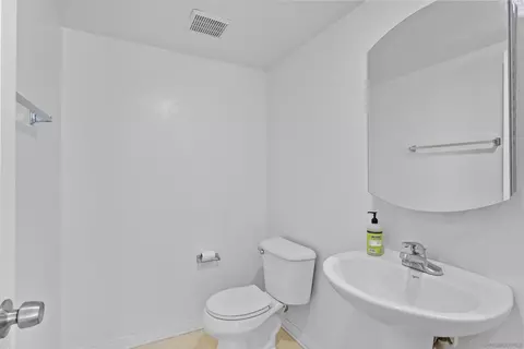 Bath - 4437 Leonard Ct, Riverside, CA 92501 photo 1 of 4